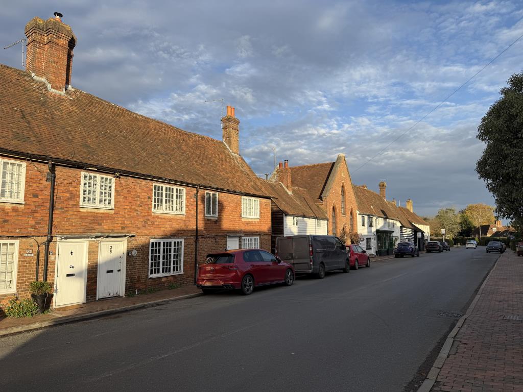 Lot: 59 - HOUSE IN NEED OF IMPROVEMENT IN WEALDEN VILLAGE - Street View of Period Cottage for Improvement